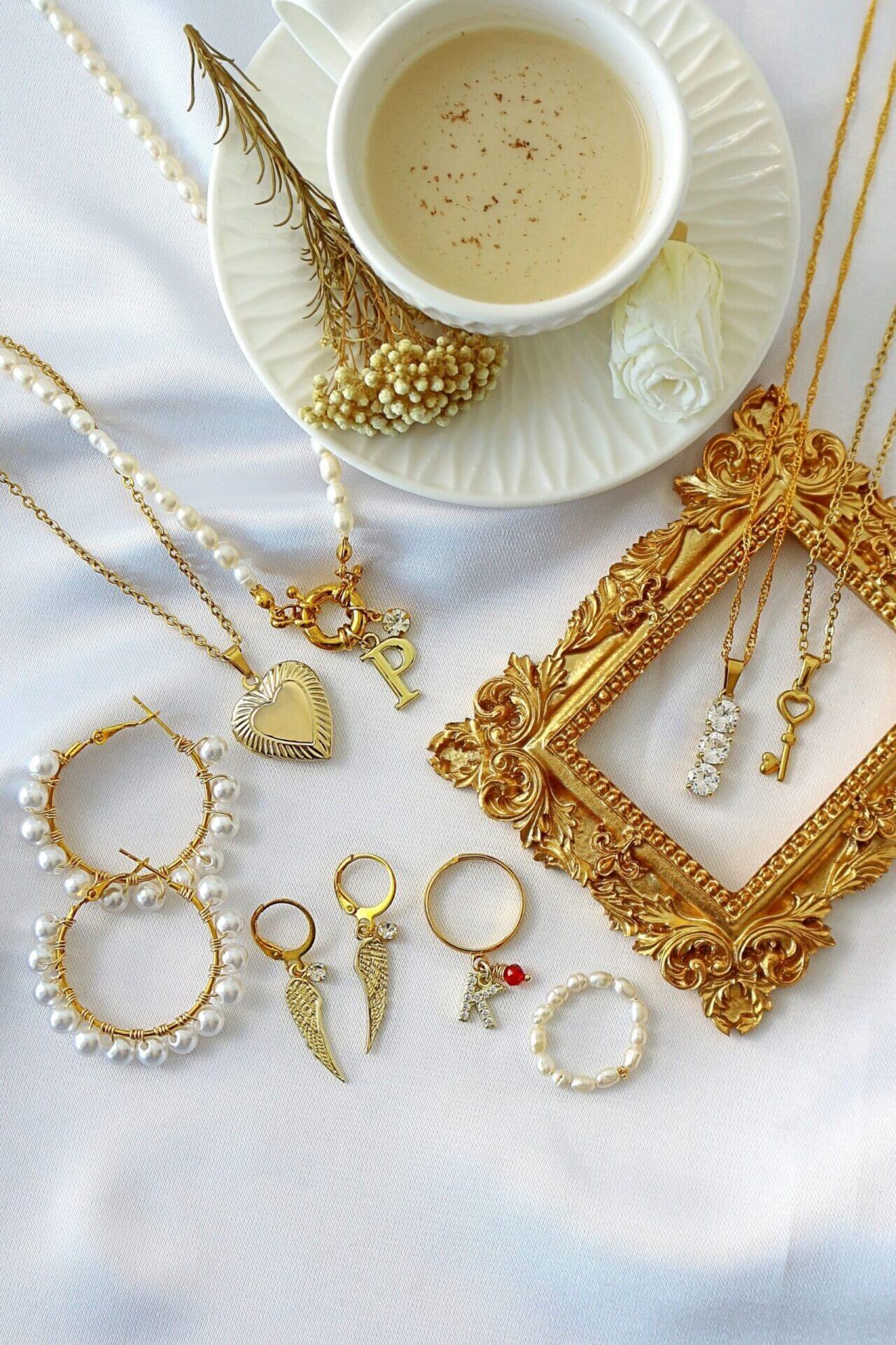 Zlaté ručne drôtované perlové kruhy z karátov