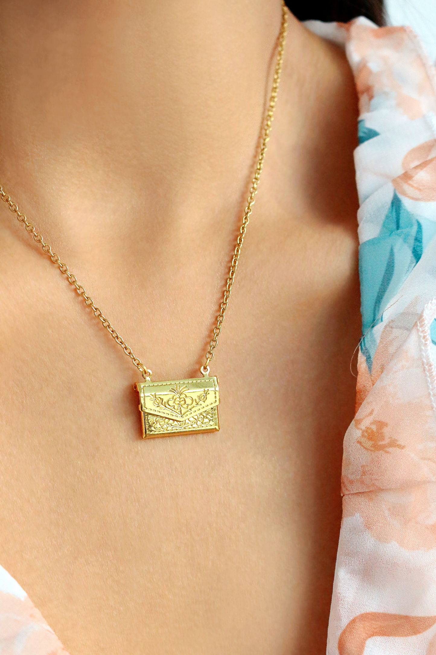 Náhrdelník 24 karátový Daisy Envelope Locket