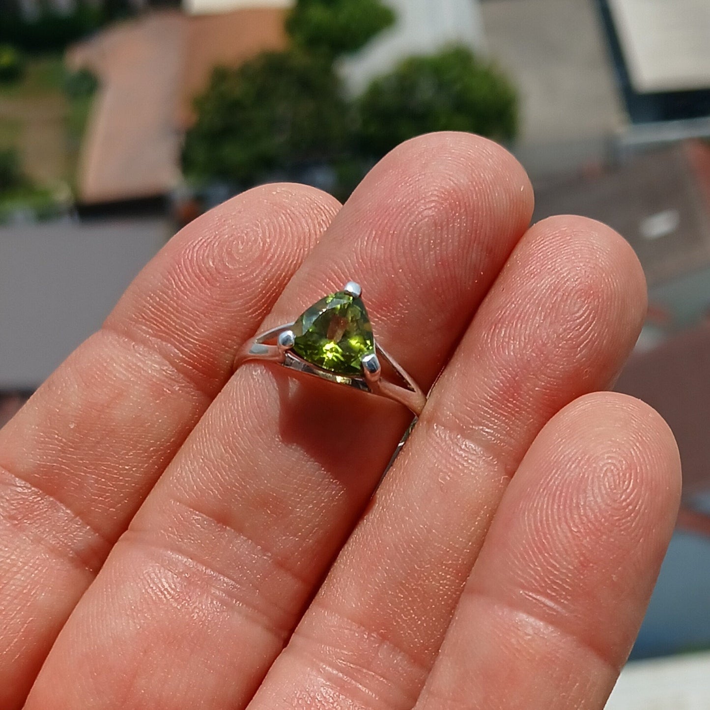 Minimalistický prsteň s peridotom, strieborný prsteň, prsteň so solitérom, zelený